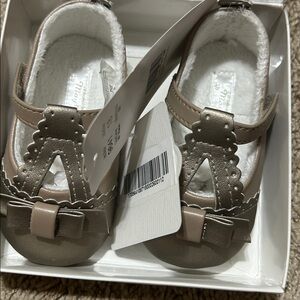 Adorable Baby Shoes with Bow Accent